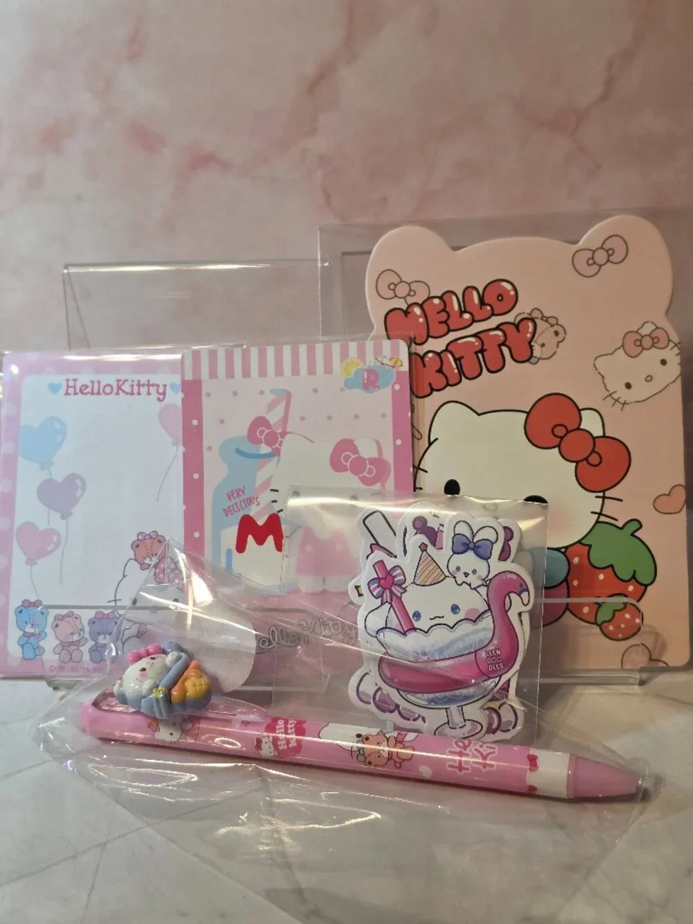 BN8  Hello Kitty mini stationary set